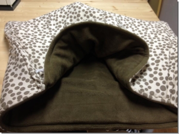 Preview: Kuschelschlafsack - Jersey Baumwollstoff beige mit khaki Punkten Preview: Kuschelschlafsack - Jersey Baumwollstoff beige mit khaki Punkten